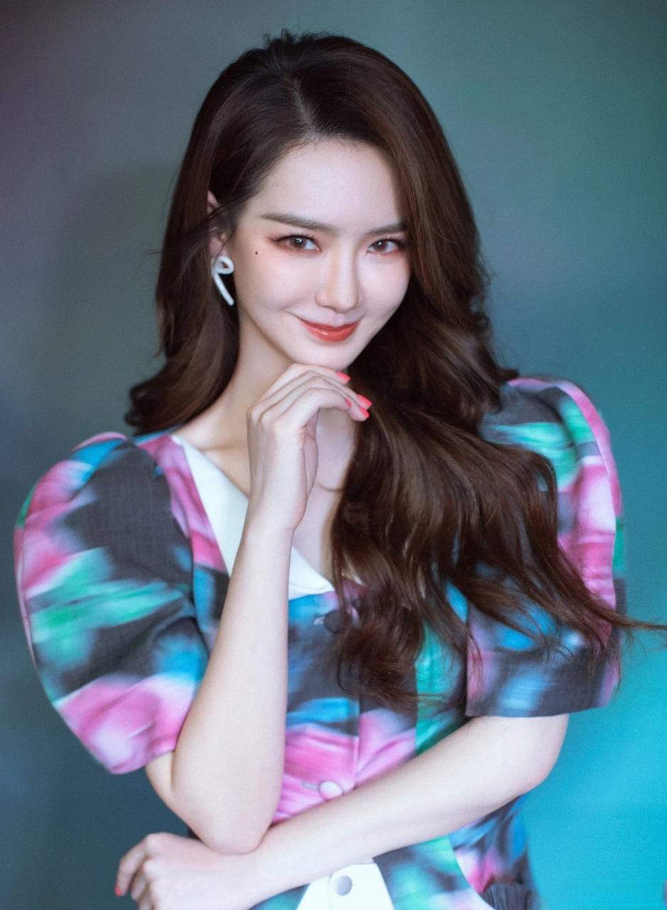 王思聪公开表白戚薇:"如果我把万达25%的排片给你,你愿意跟我交往吗?