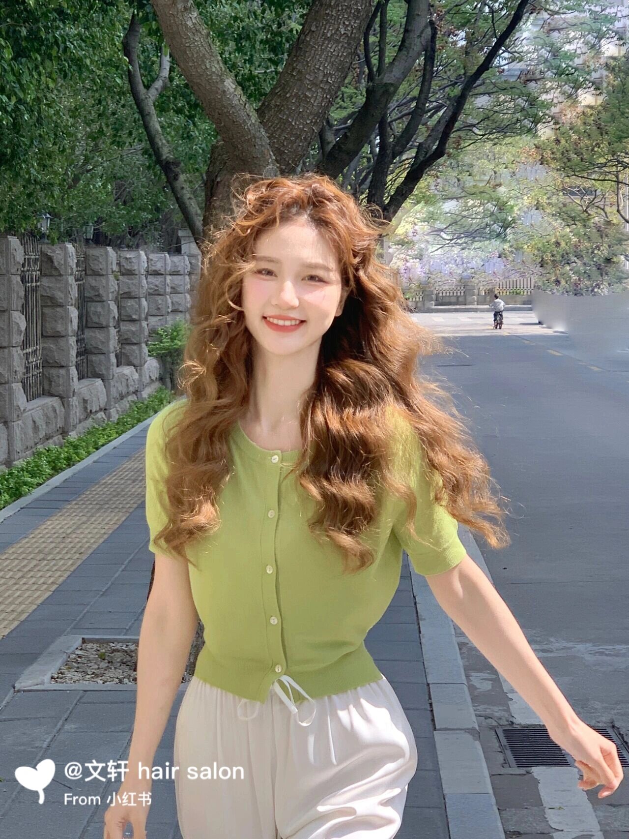 脸大,圆脸的女生可以选择这款发型来烫!