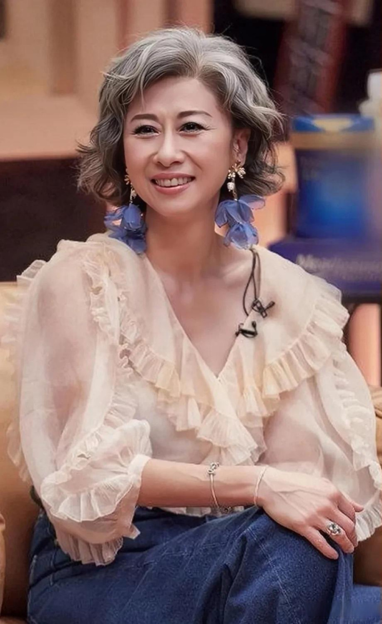 采访中,叶倩文说:我和大陆明星接触的机会很多,我发现很多人不会做饭