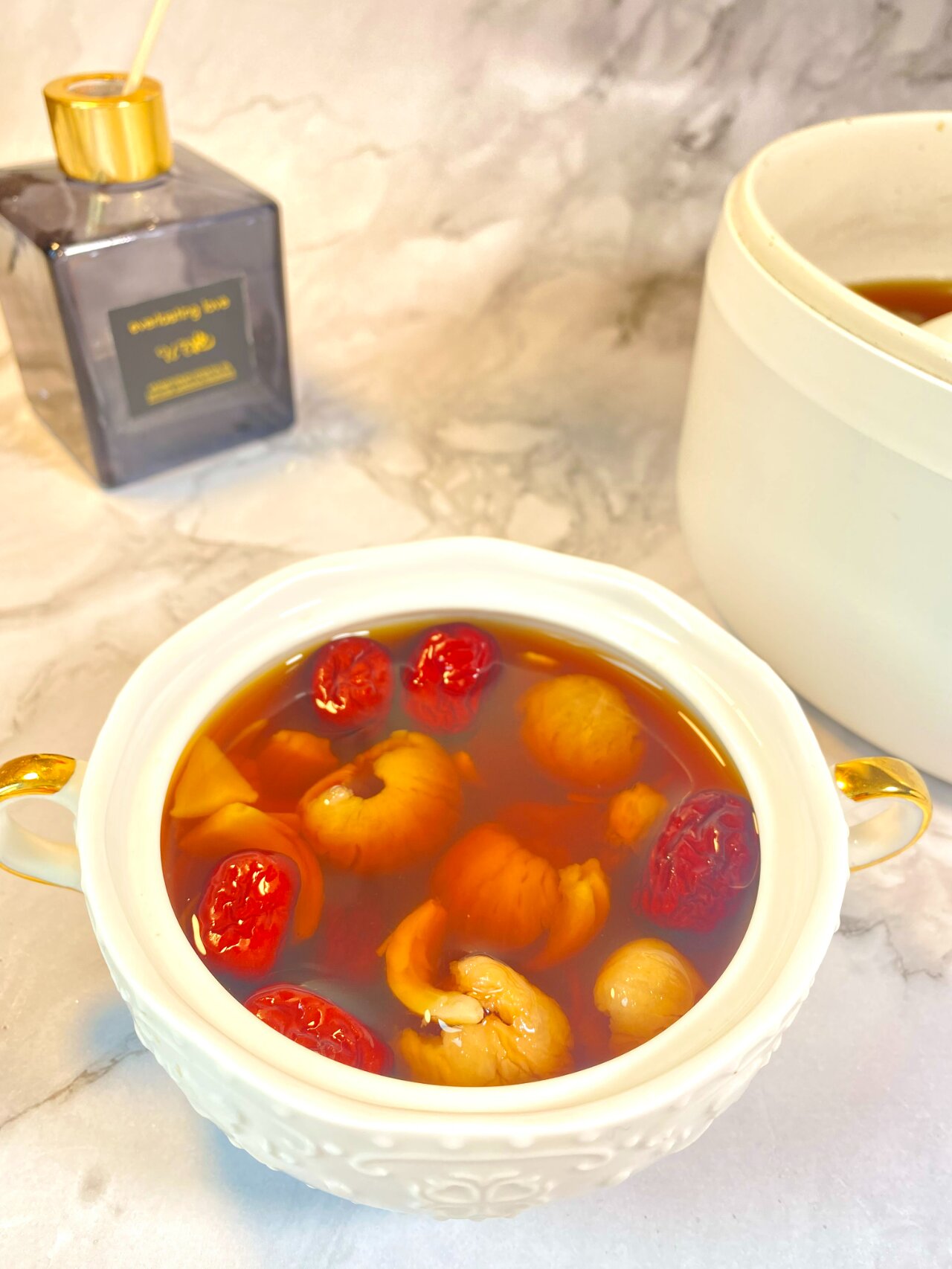 桂圆红枣红豆汤 78甜汤最大的特点就是"甜",几乎所有的甜汤中都放了