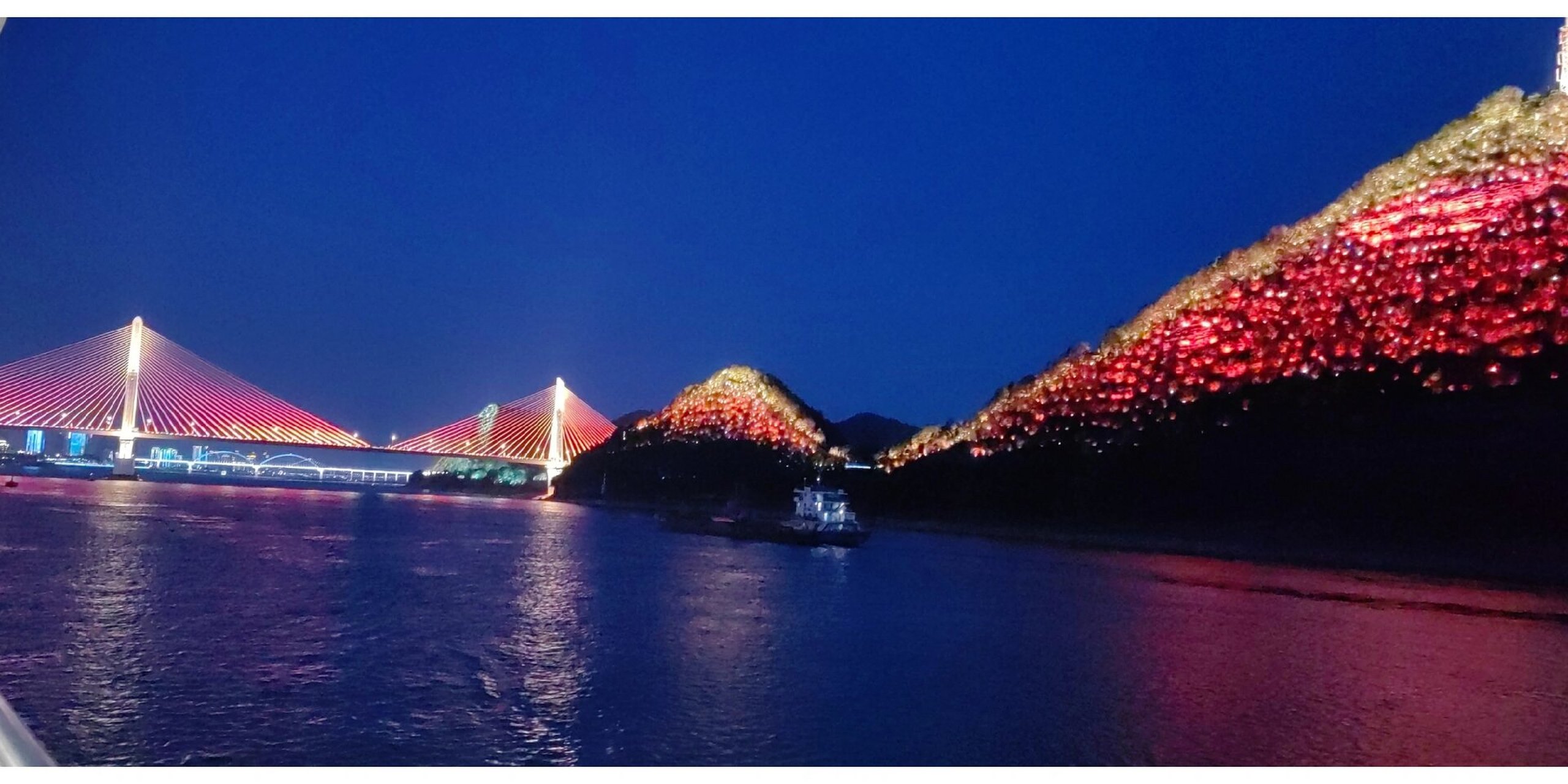 夜游长江三峡 长江三峡夜景真是美 随手一拍都可以当背景墙