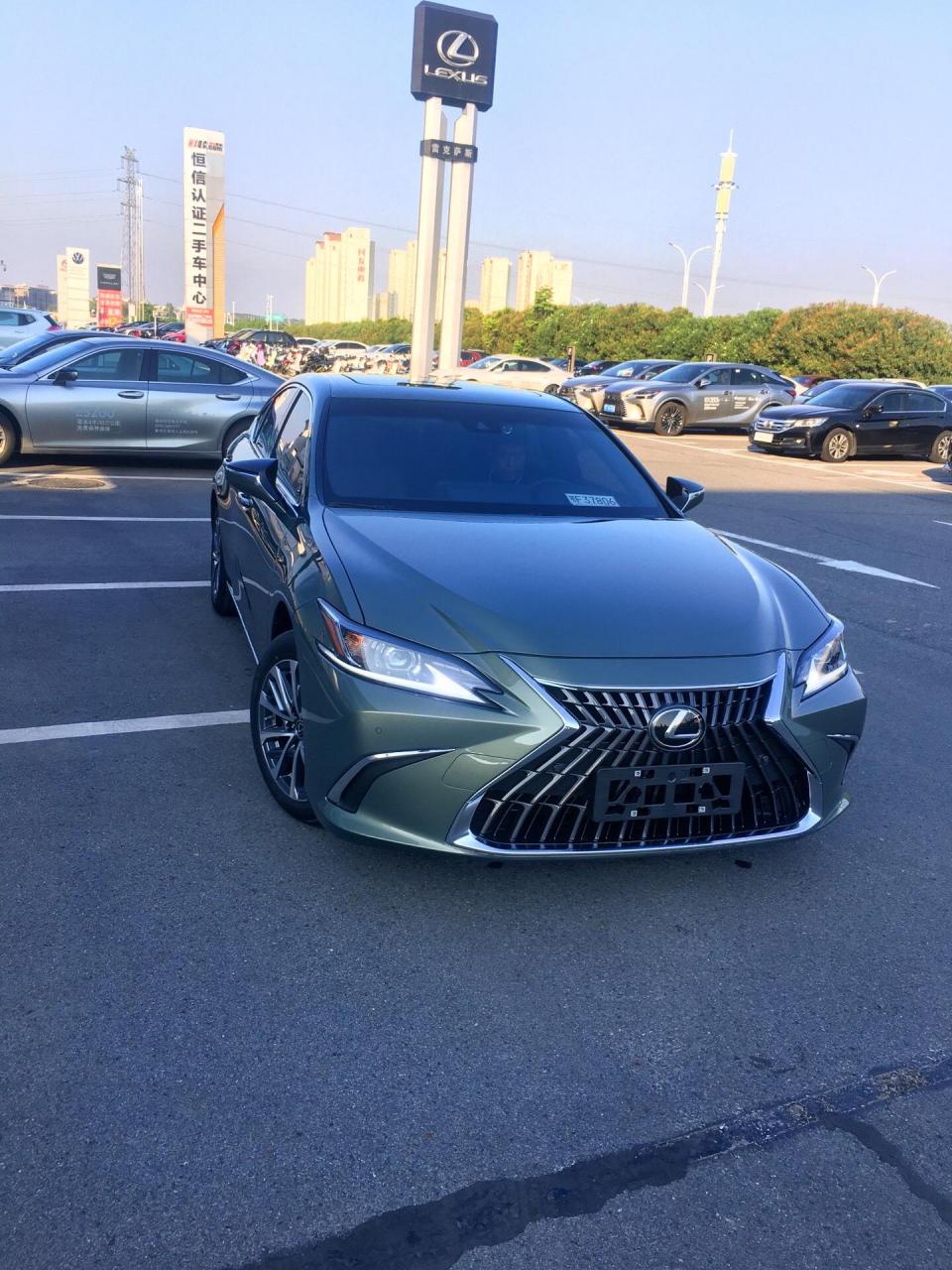 恭喜客户喜提新车 雷克萨斯es200卓越版凌波玉色,非常仙的颜色,很有