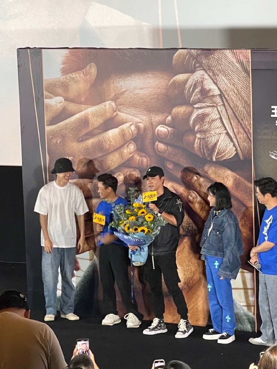 王宝强八角笼中首波口碑#唐探组合齐聚庆祝王宝强生日,分享观影感 !!