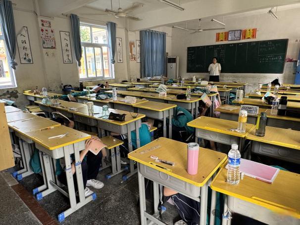 初级中学最新消息原阳第三初级中全部涝粝乜 2025年地震应急演练