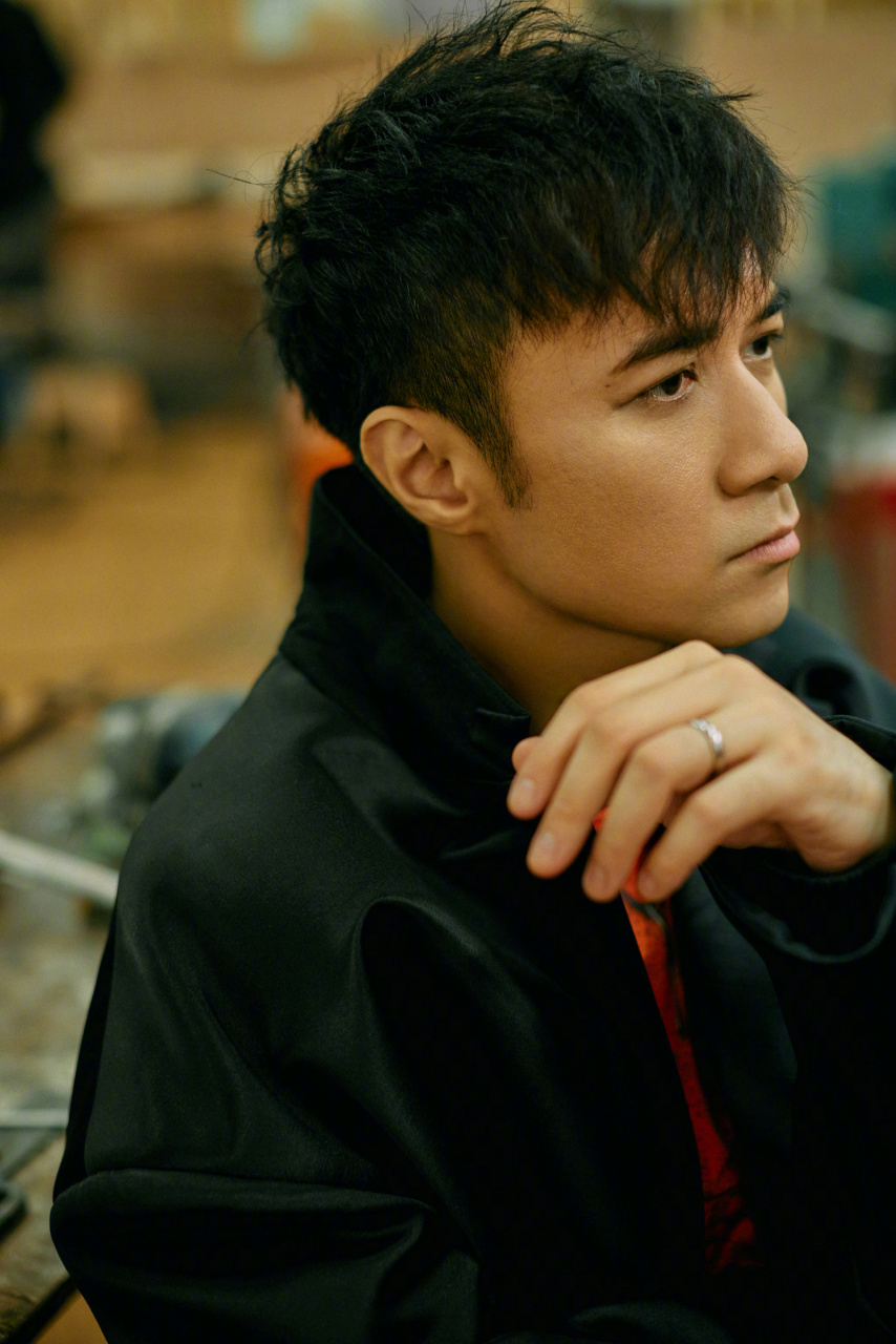 粤语歌还得是古巨基#02古巨基leoku02復古look上線,與經典舞台一