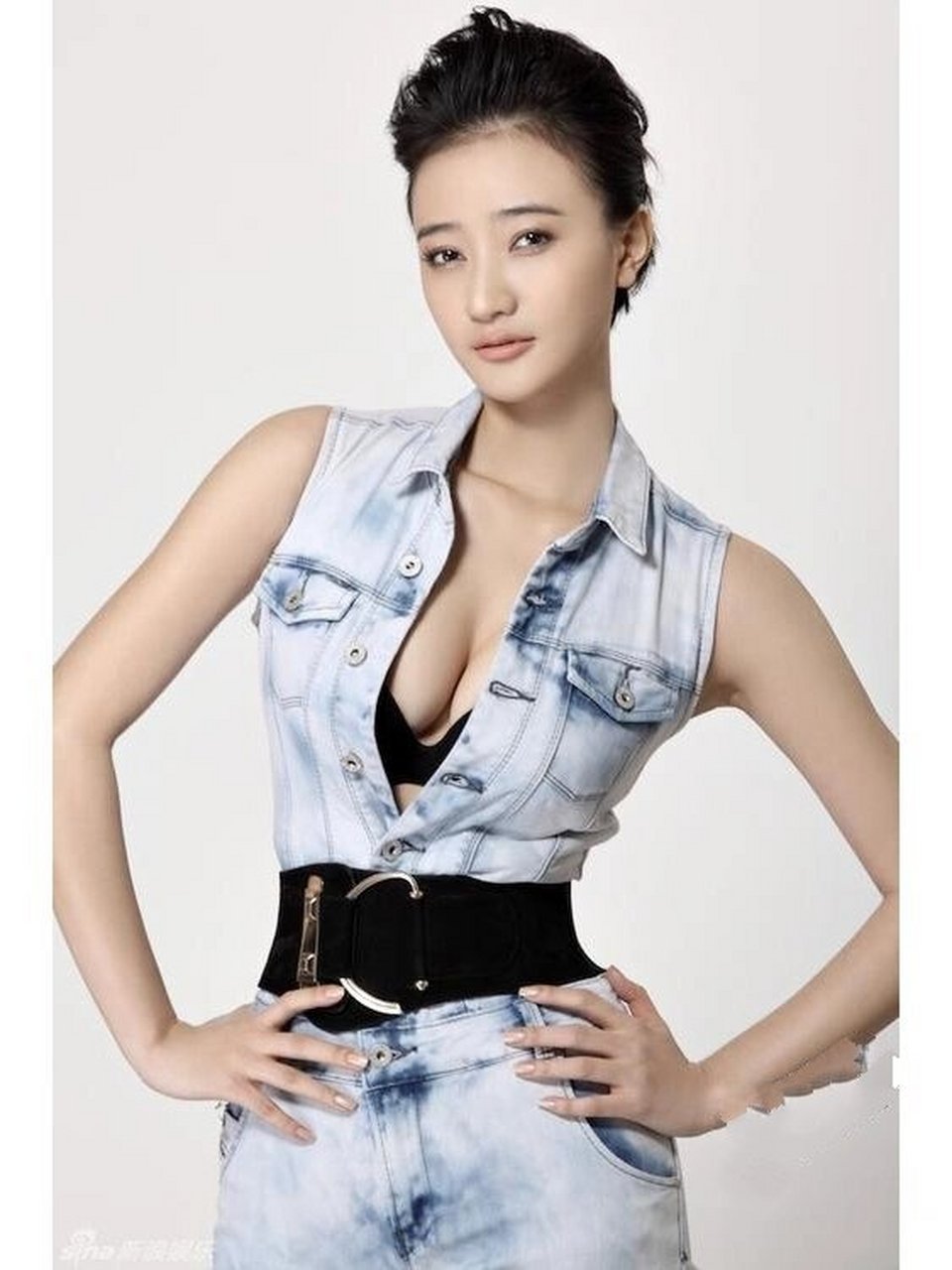 女演员阎娜性感图片.