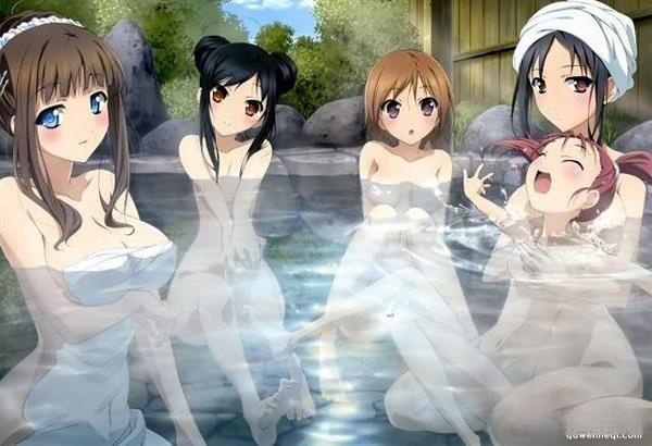 昨晚我去了澡堂,周围的女性注视着我,边洗澡边打量