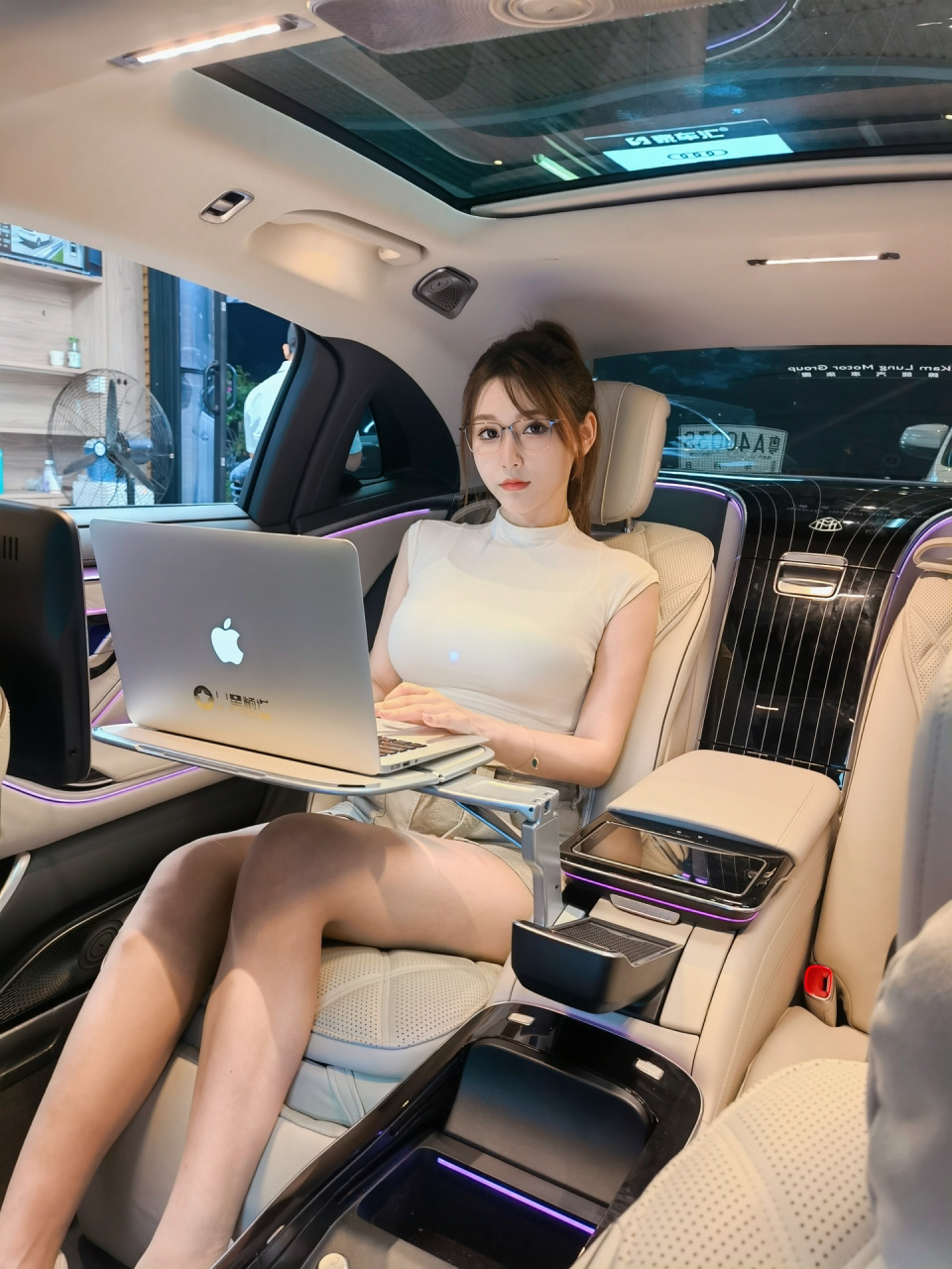 香车与美女!迈巴赫s480行政四座!