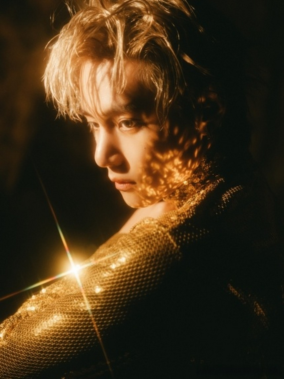 防弹少年团# 成员#金泰亨# 将于9月8日发行首张solo专辑《layover》