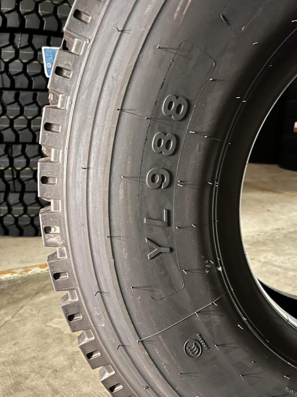 玉祺麟轮胎,规格:1100r20-18pr,型号:yl988适合装工程车后胎