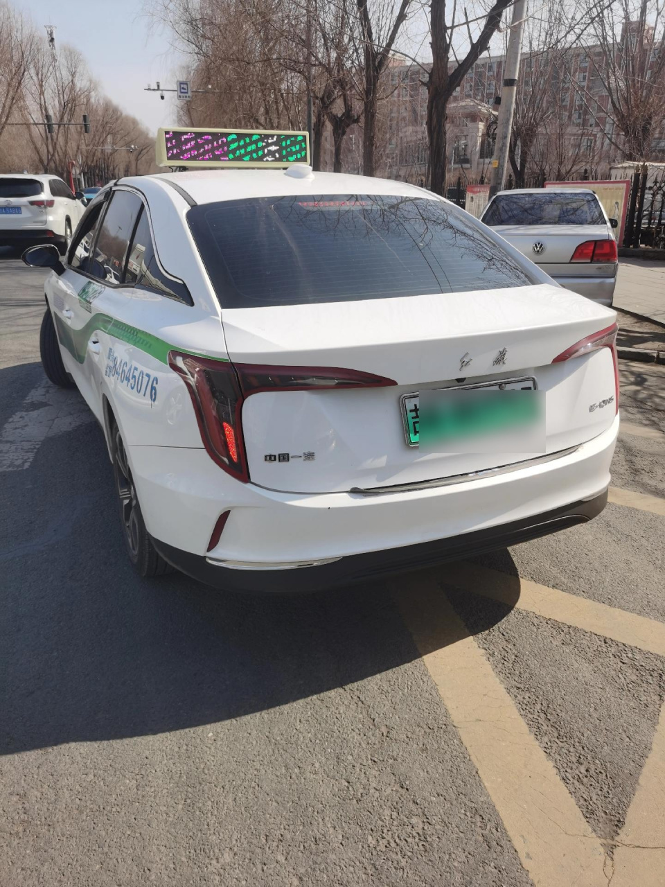 红旗大本营的红旗eqm5出租车.