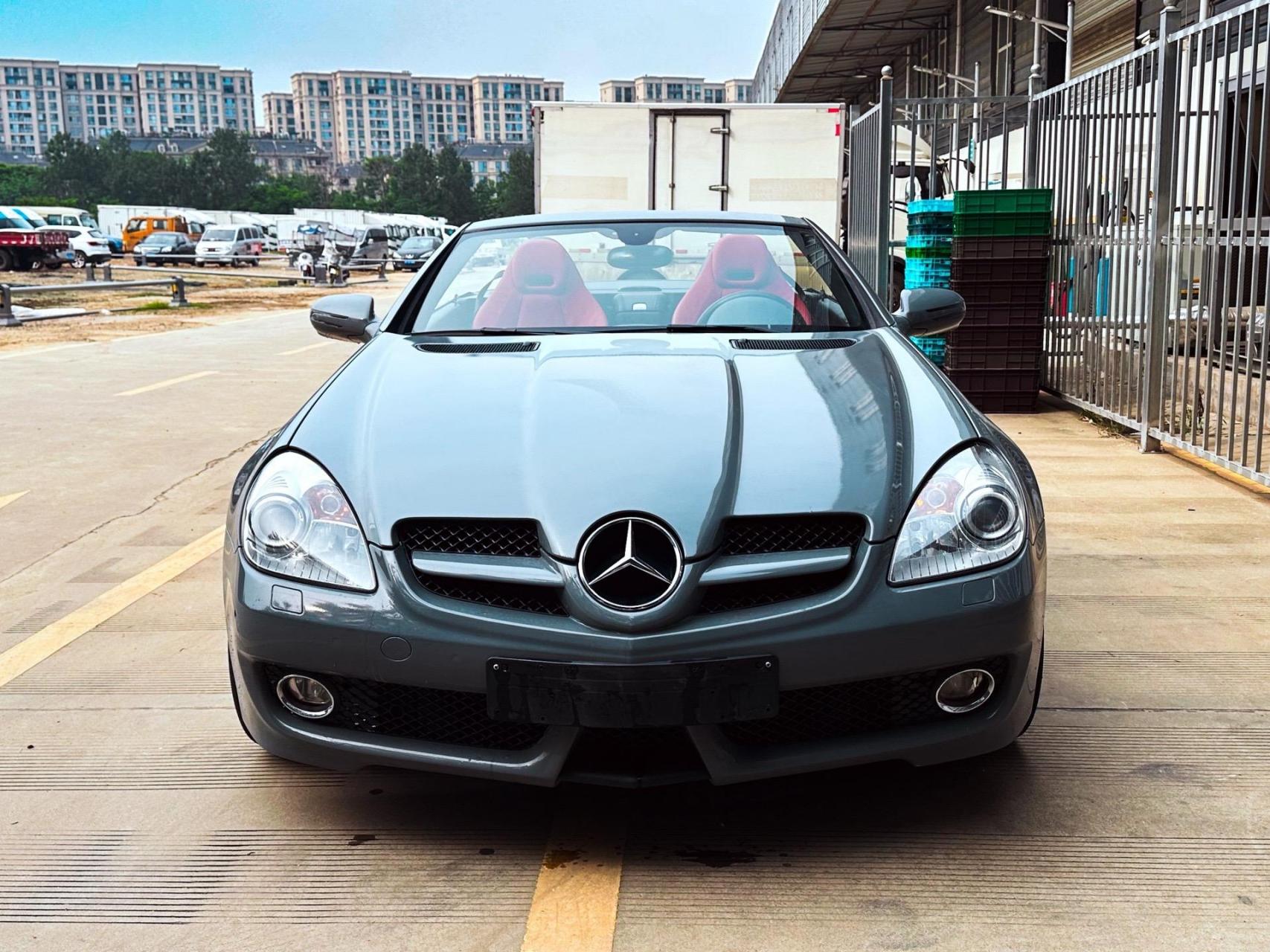 首付一千带走这台双门两座硬顶敞篷小跑车奔驰slk300