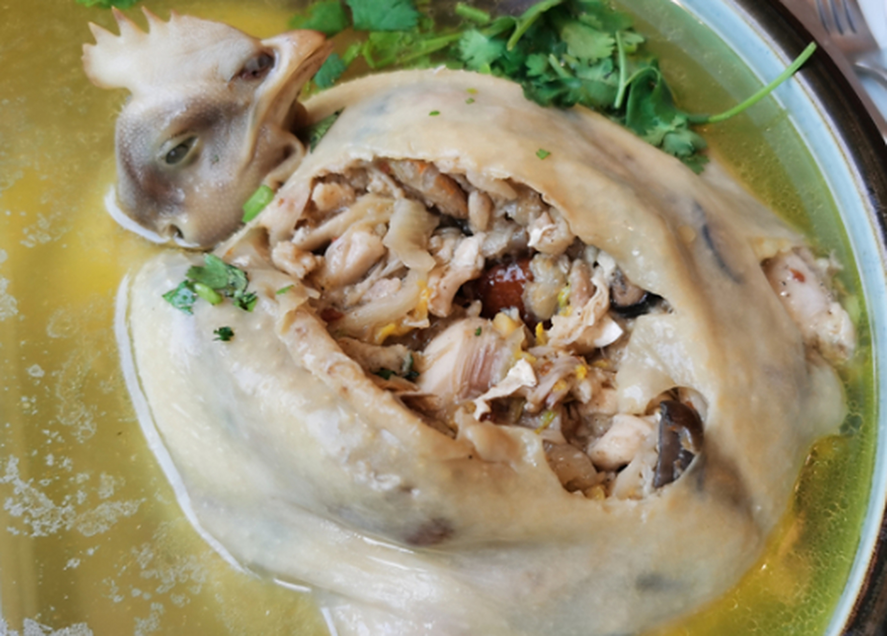 布袋鸡#美食分享##德州美食# 布袋鸡是德州夏津县地方传统名吃,其实