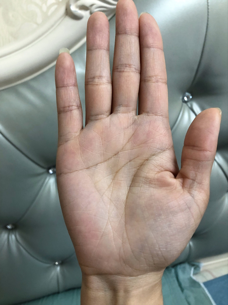 挑战全网最乱手纹,这川字纹代表什么意思 还有画黑圈里面这条线是什么