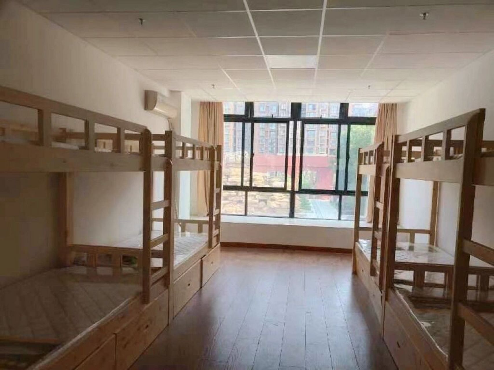 郑州高中宿舍环境这么好 每个宿舍配备独卫,24小时热水,现在学生宿舍