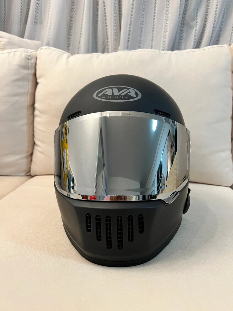 ava王朝头盔 ava王朝曜石黑m码复古头盔,23年3.14号购入,99.