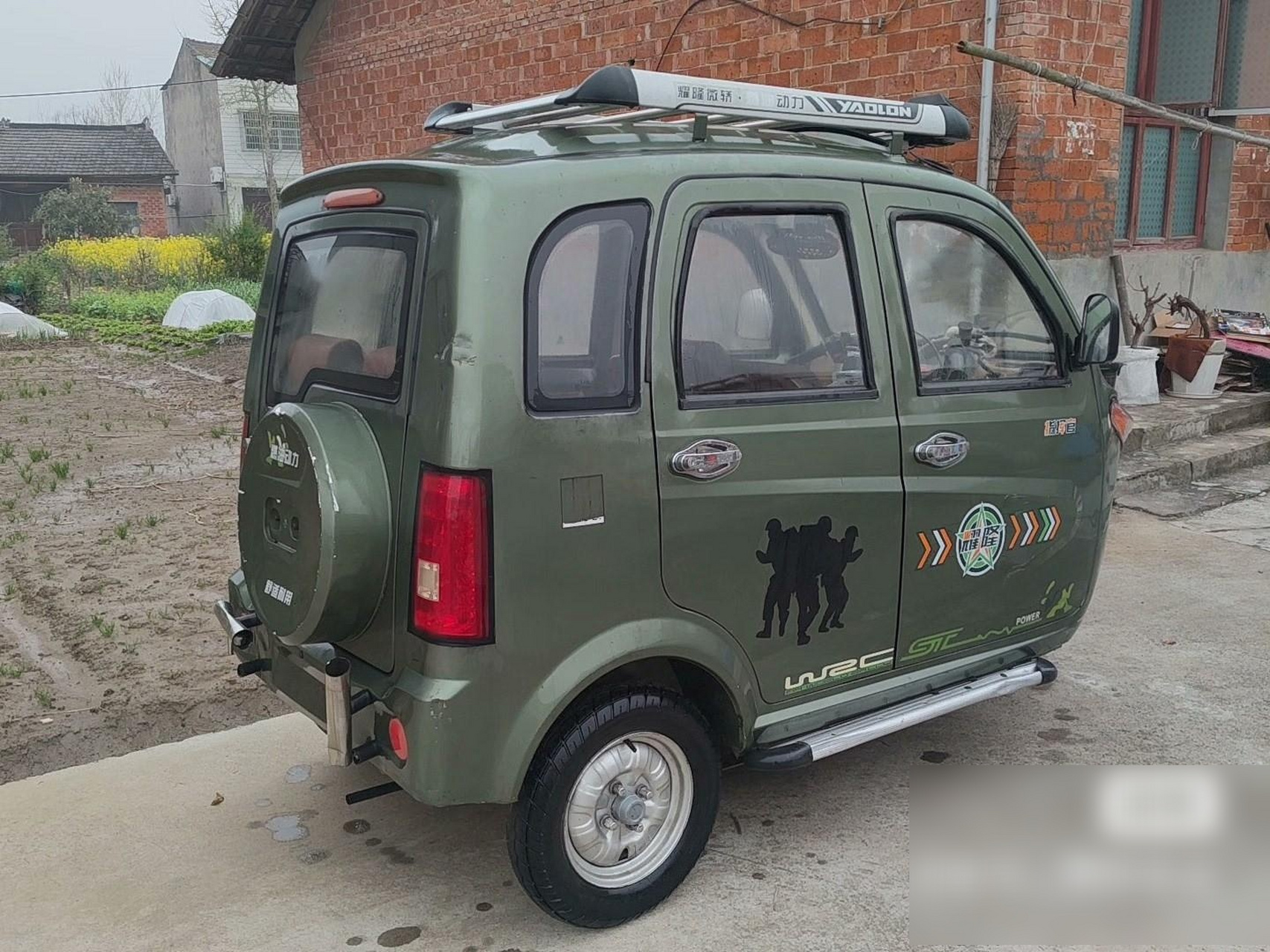 17年上牌,耀隆指挥官,手续齐全,当时落地一万七千多,一手车,到我手没