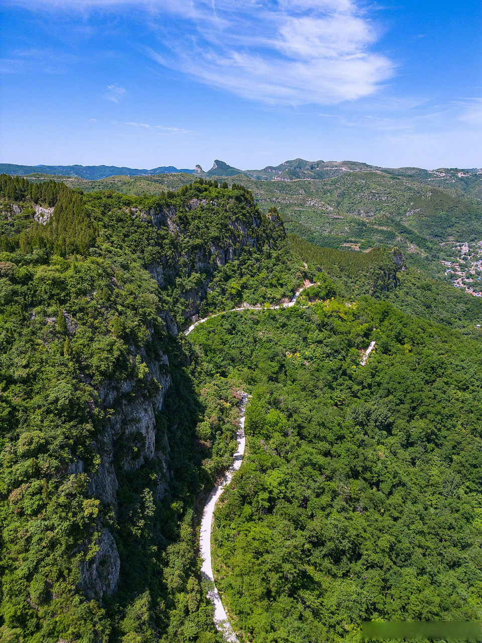 推荐一处避暑消夏的好去处,济南章丘曹范街道辖区的三王峪景区,车走经