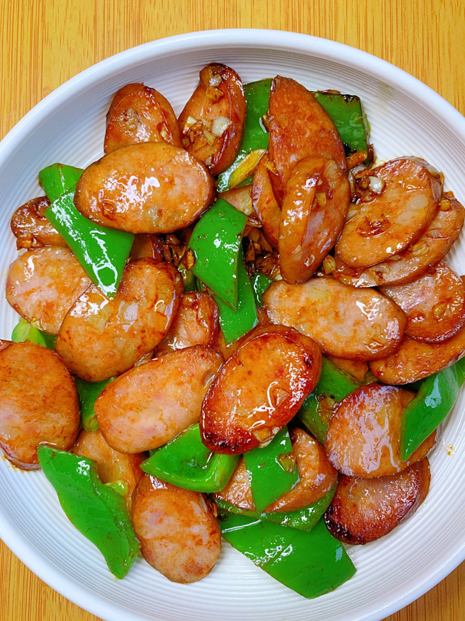 好吃的青椒炒红肠!