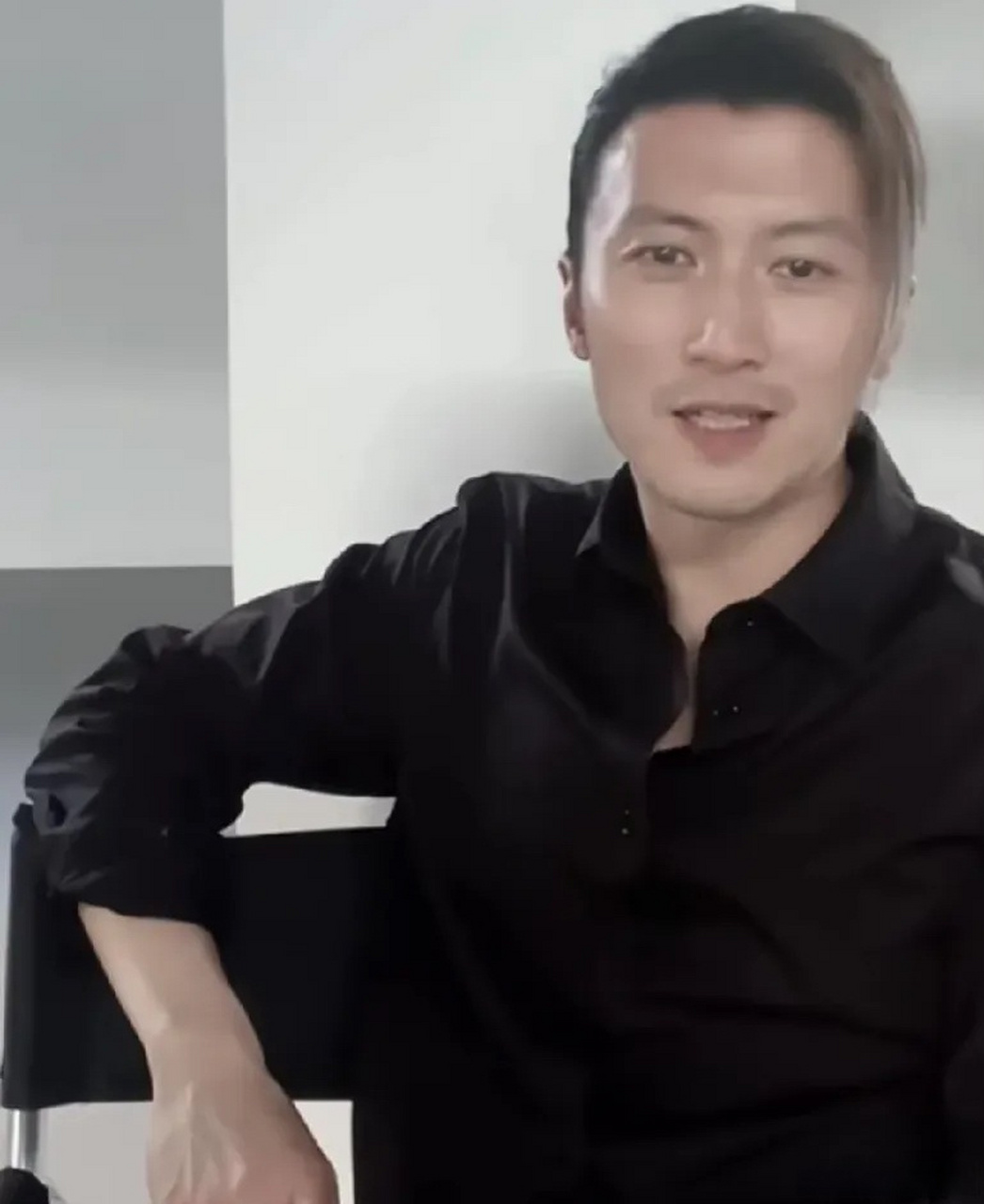 谢霆锋这个发型也就谢霆锋能hold住了吧,换个人就是精神小伙了[捂脸]