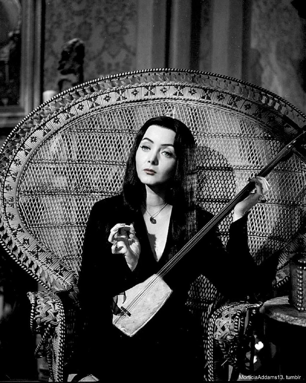carolyn jones as morticia addams /1964版《亚当斯一家》