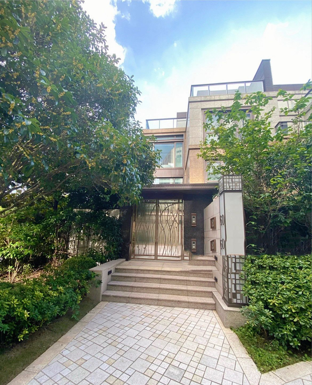 上海唯一的滨江别墅住宅,新鸿基滨江凯旋门 滨江凯旋门位于上海黄浦江