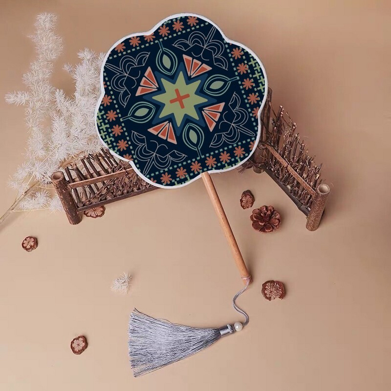 苗绣设计/文创产品设计 广告系创意图形表现课程照片展 9799设计