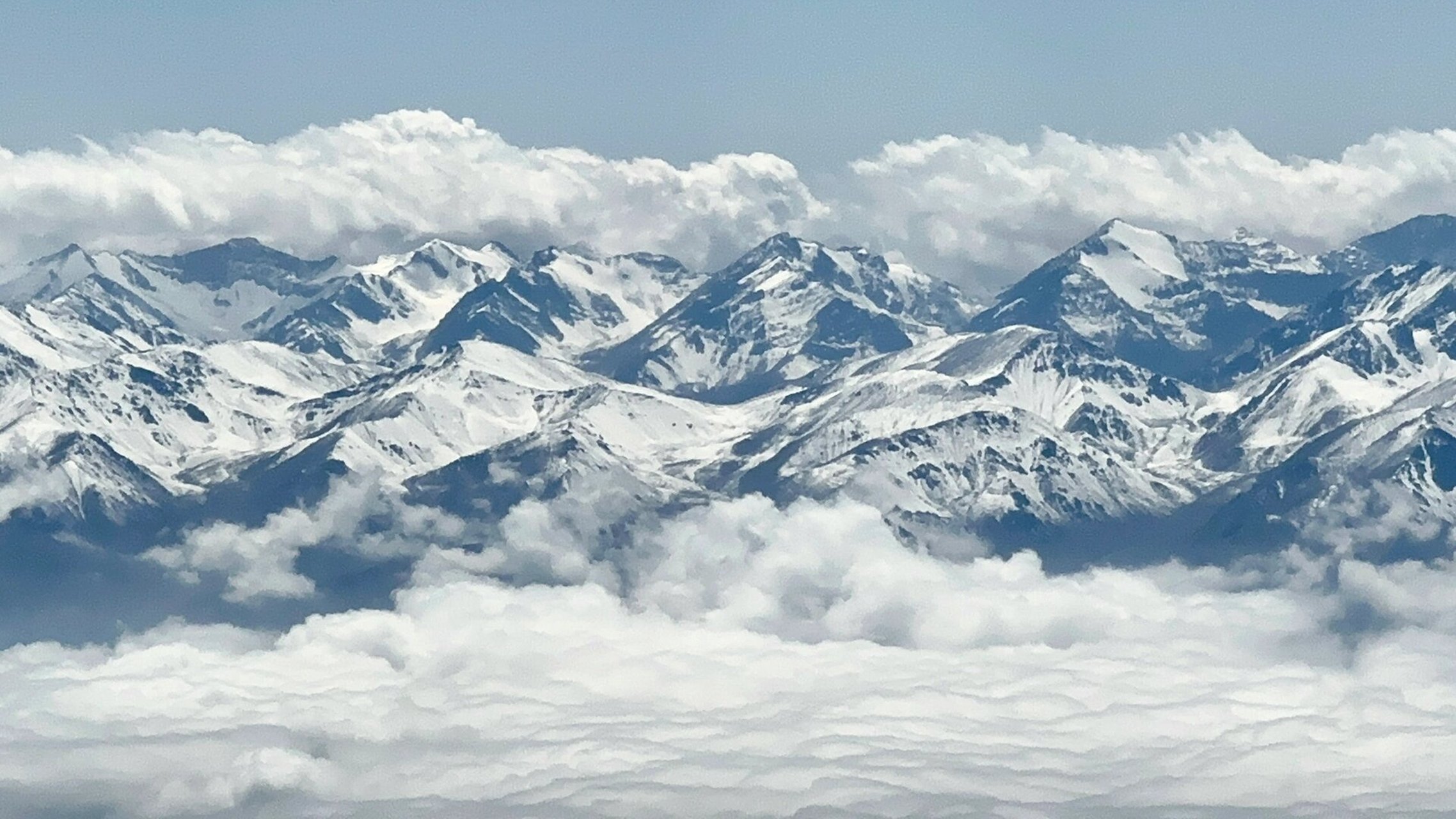北京飞乌鲁木齐——看天山攻略 买的国航上午11点左右的机票,看雪山
