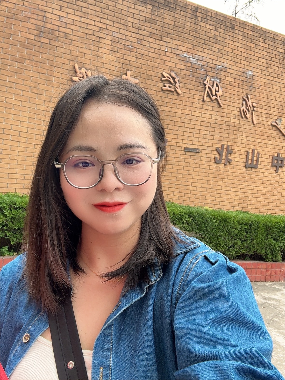 今天的主要任务是来财大拿我的捐赠证书