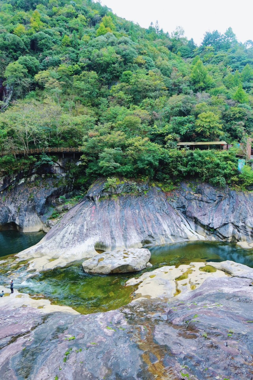 小众旅游-燕子河大峡谷-一起去山林吸氧 燕子河大峡谷风景非常好,很多