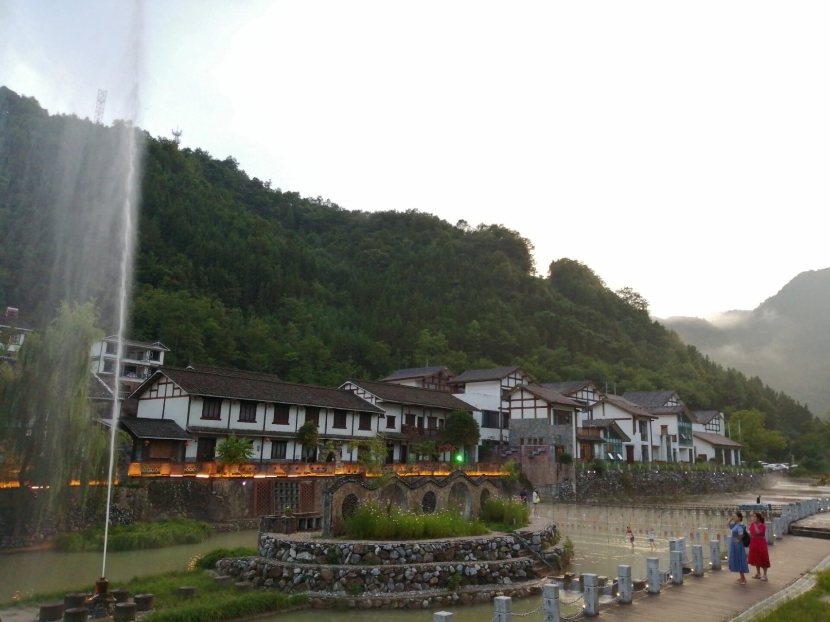 广元市月坝游记  搭着朋友一家子来玩的 住宿在月坝客栈 当地也有很多