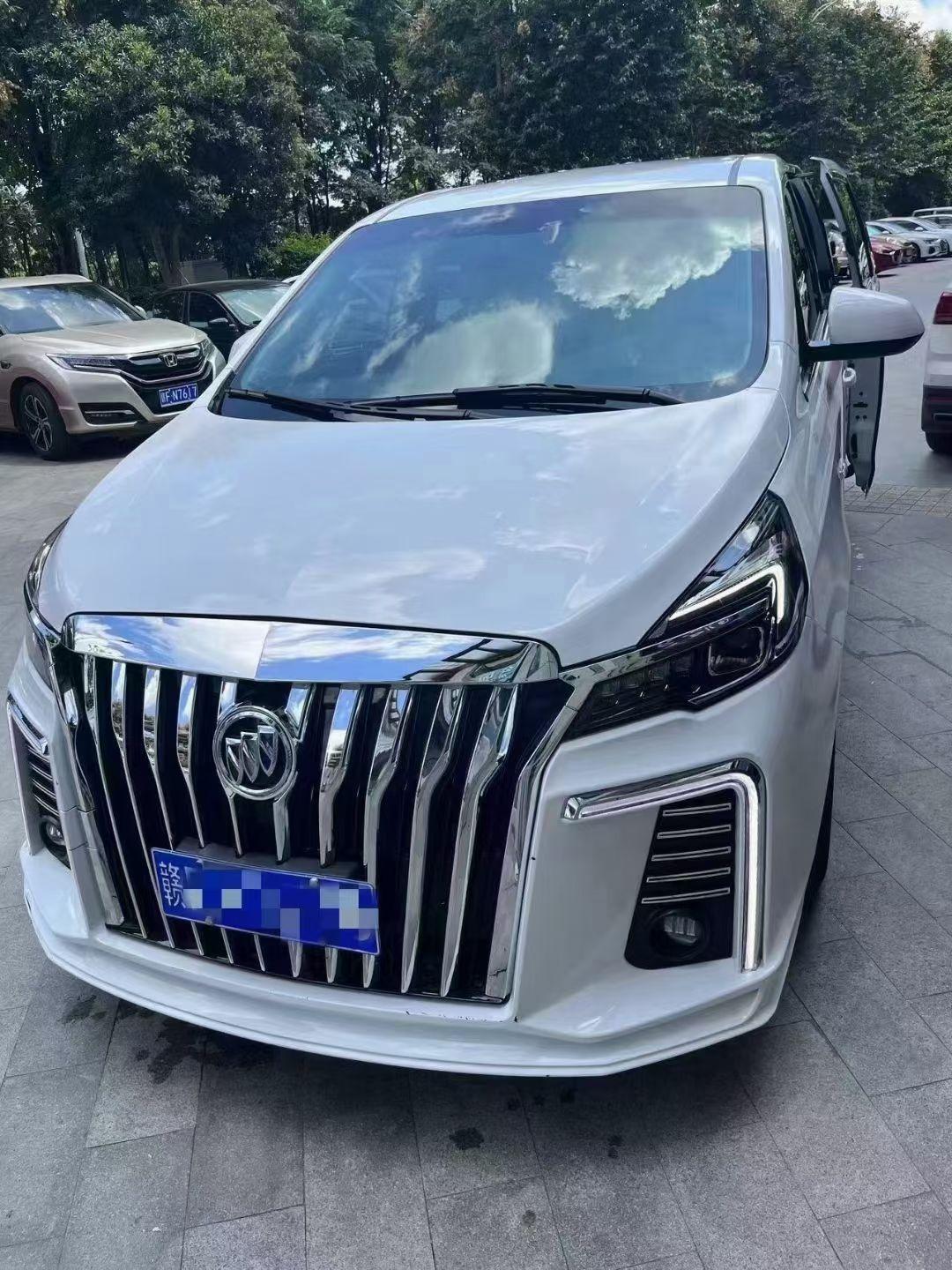 23年的别克gl8七座商务车带航空座椅氛围灯