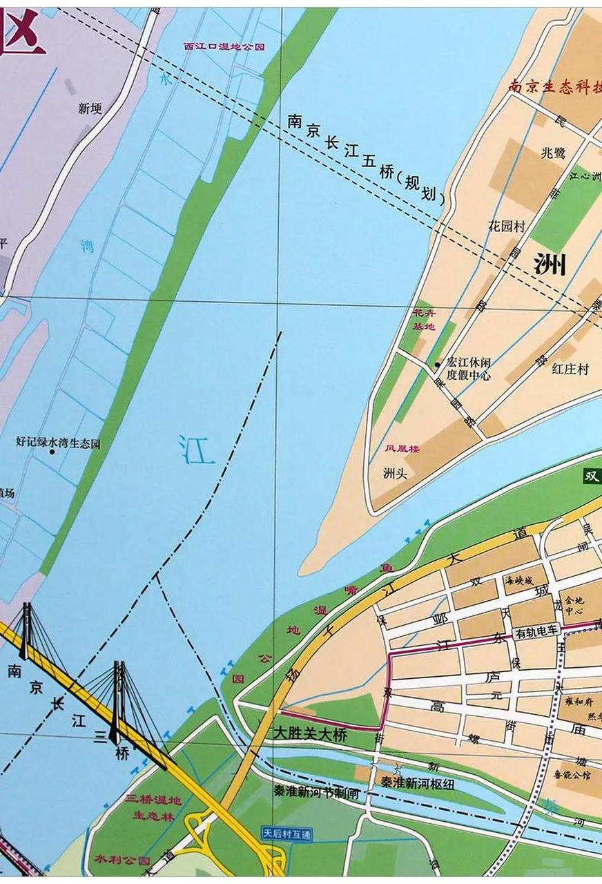 紧邻长江边,往南看是南京长江三桥,往北看是江心洲洲头,还有秦淮新河