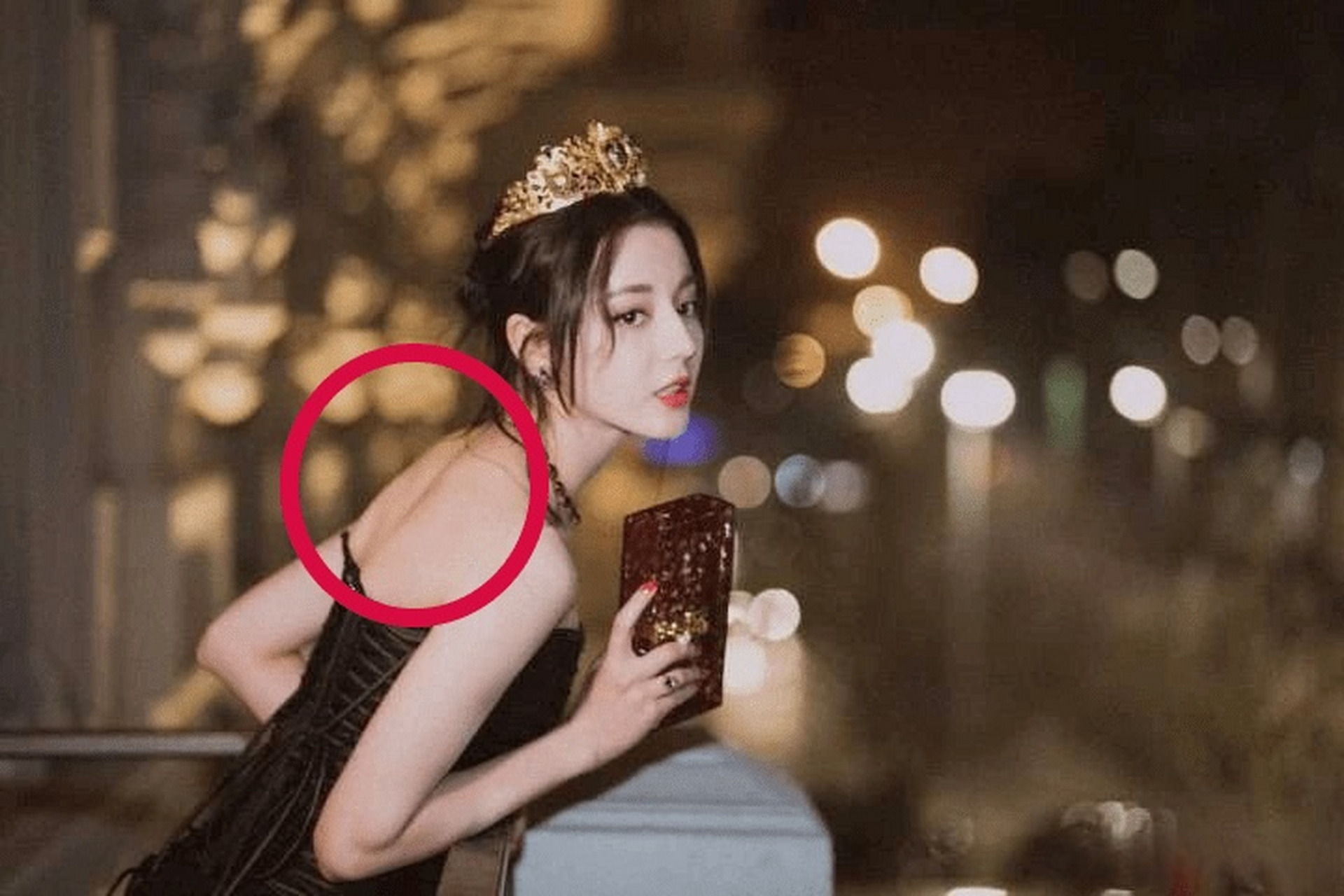 迪丽热巴蝴蝶骨好明显##吃出好身材# 女生身体的不同部位的体脂含量