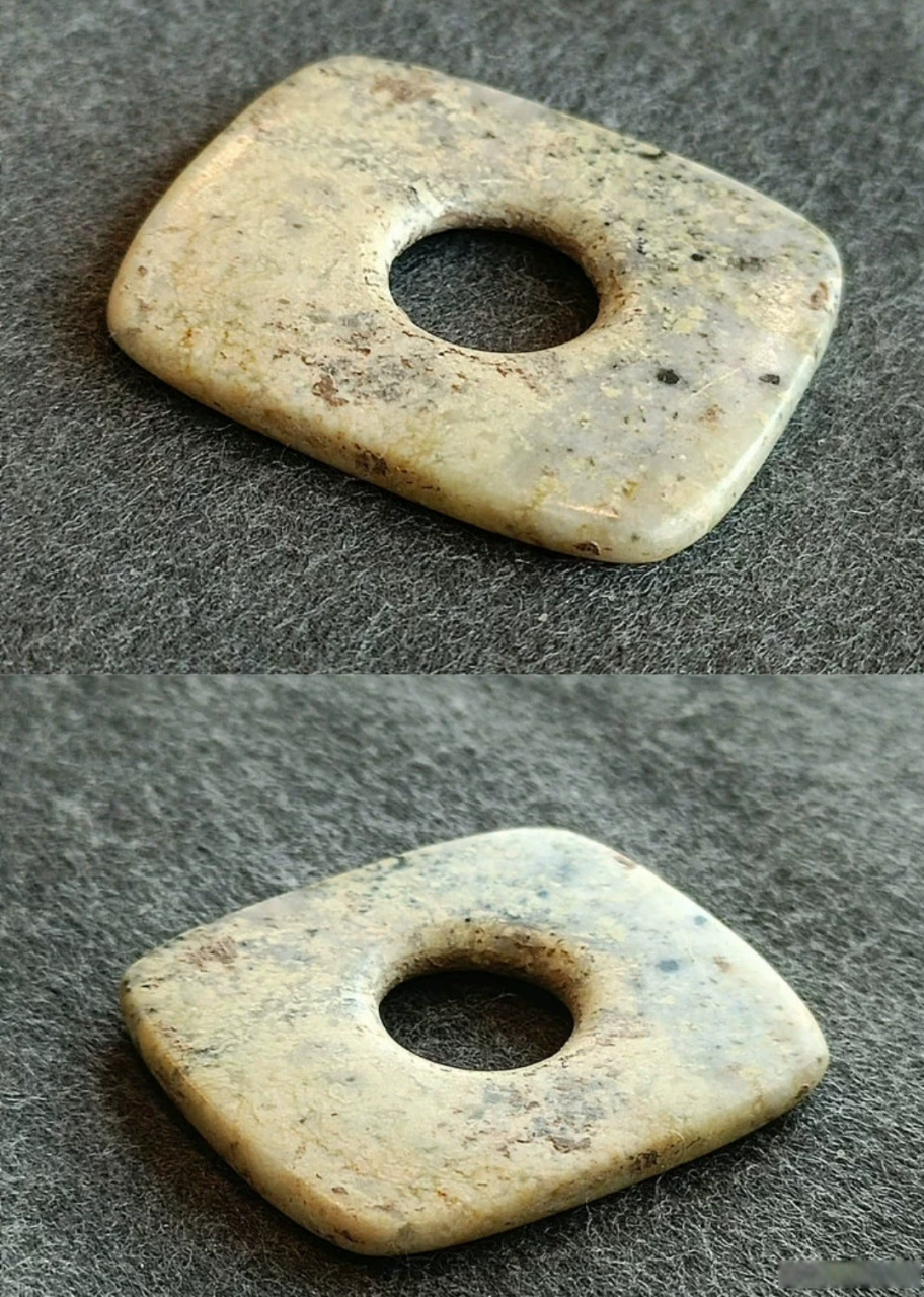 古玉##古玉居说玉##古玉居#图1是国家最近考古出土的小南山文化时期