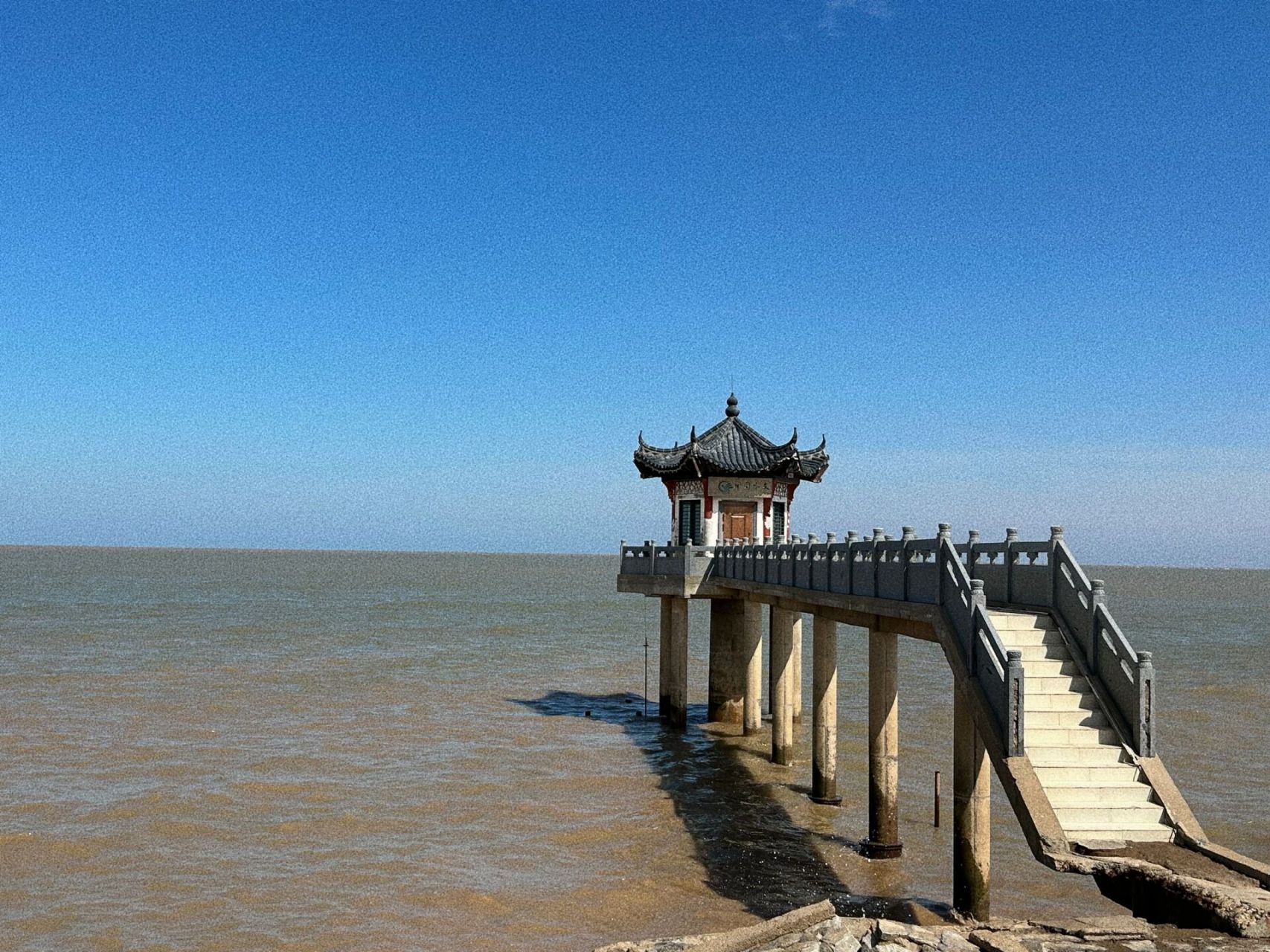 打卡100个盐城最美    总要来一趟盐城的海边吧,吹吹黄海的风,听听