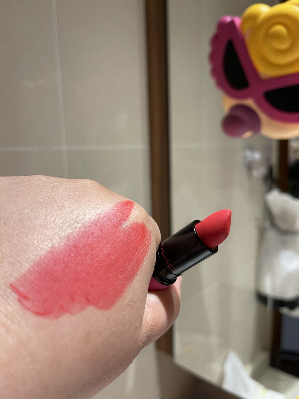 mac限量刻字版 闺蜜送的新年礼物 这个礼物不错91这颜色很显白