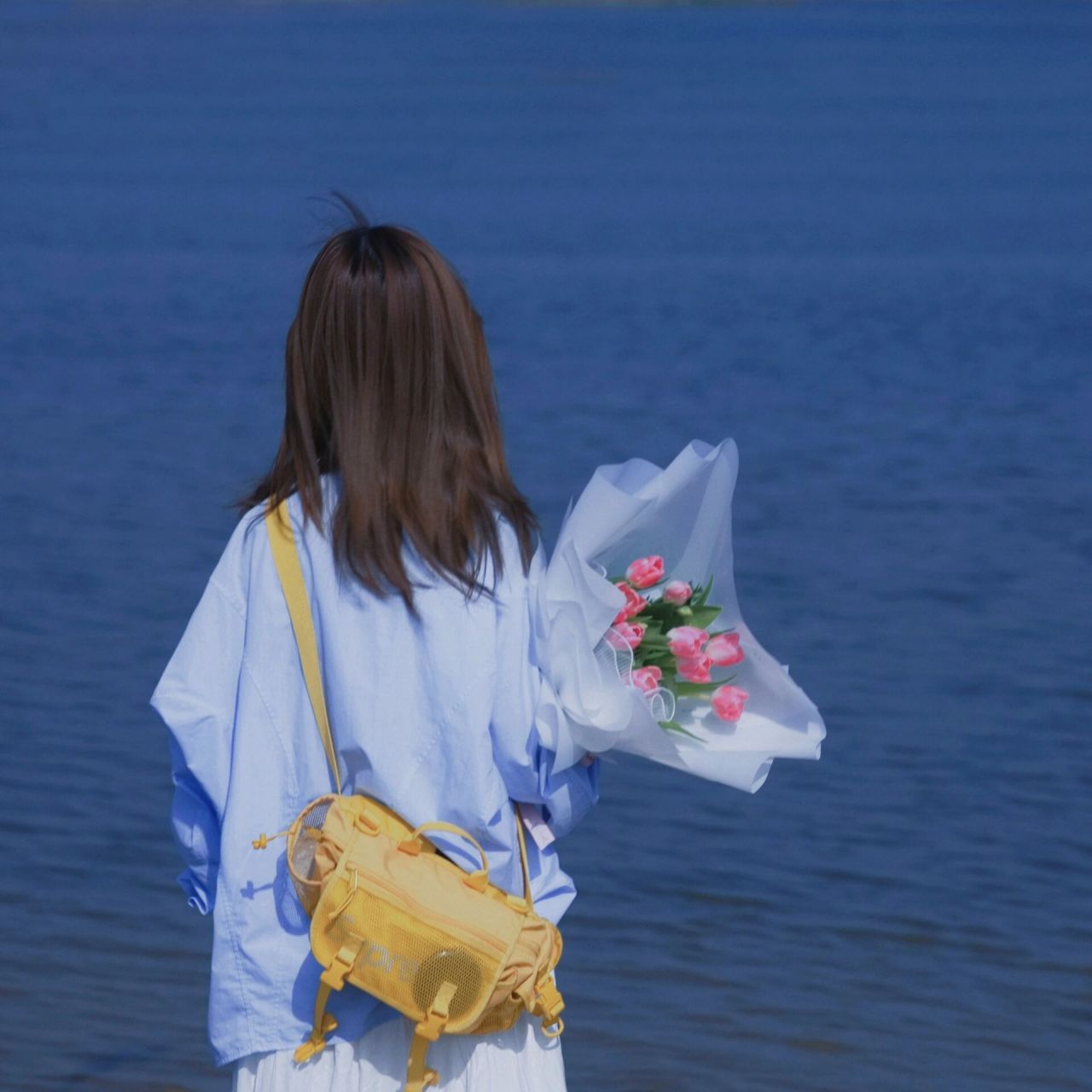 捧花女生头像 一束花的仪式感永远不过时