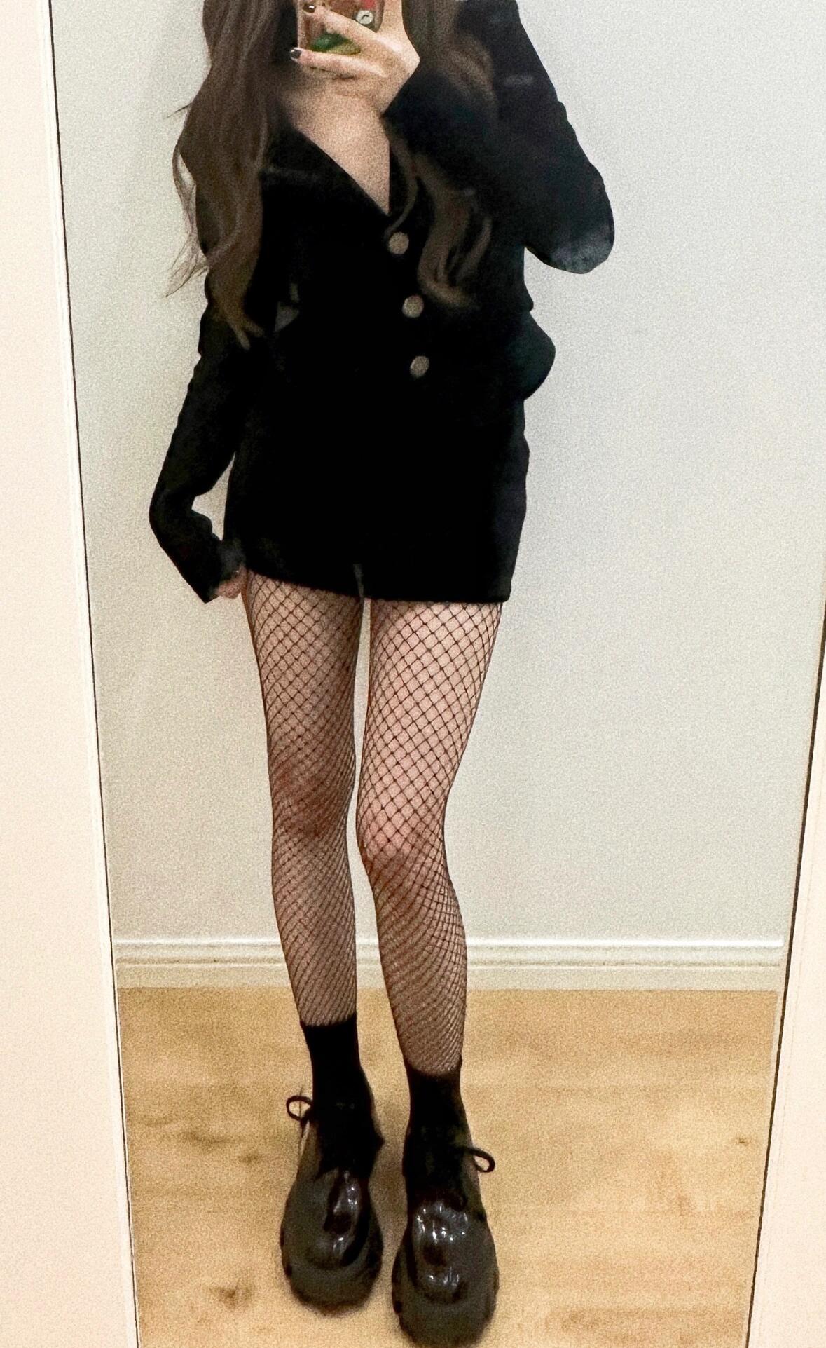 渔网袜这样搭配也太好看了吧
