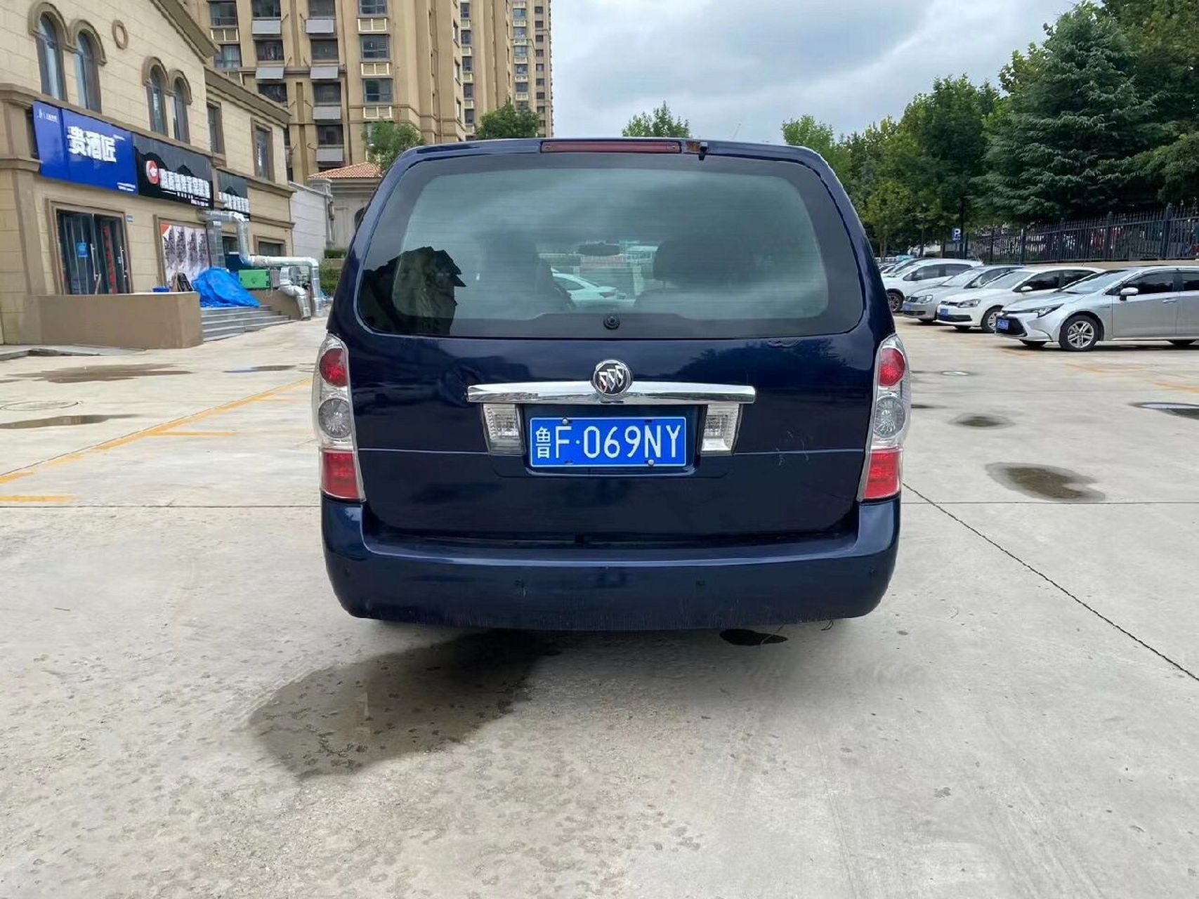 15年别克gl8 15年别克gl8,空间绝对够用,2.4大自吸,前嘴一套.