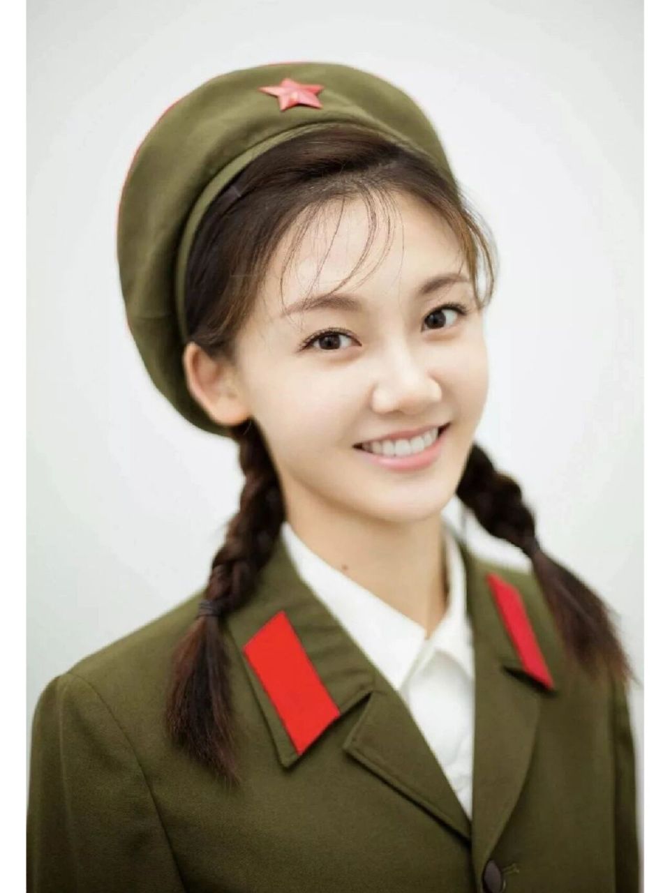 苗苗的惊艳不止《妻子》6,更在《芳华》 最喜欢苗苗在其中的独舞.