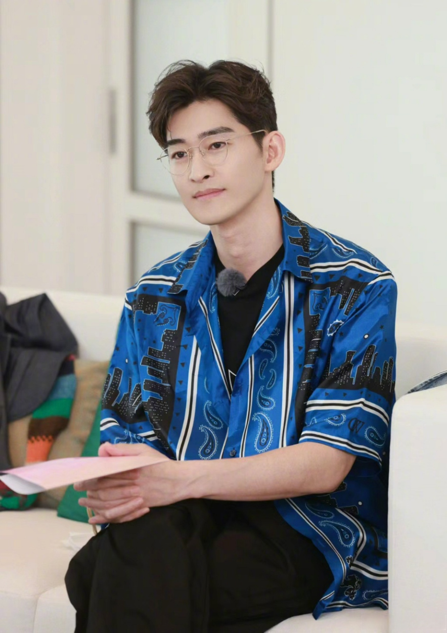 张翰油过没丑过张翰帅的时候是真帅,油的时候也是真油……哥清爽下去