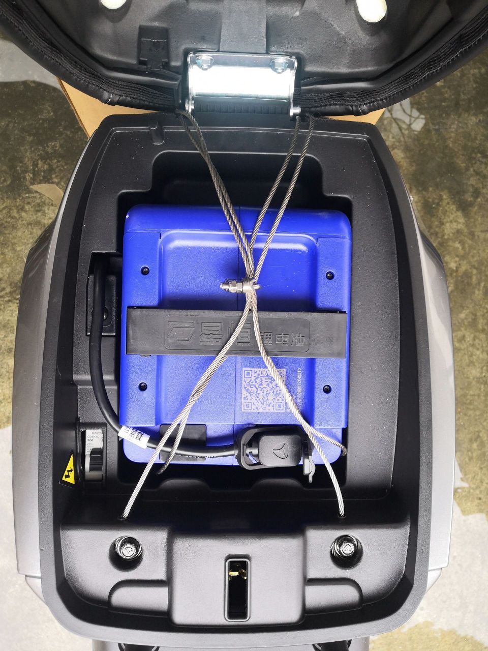 自己动手,电动车 电池锁 锂电池防盗 看了几种方案,网上买的电池锁都