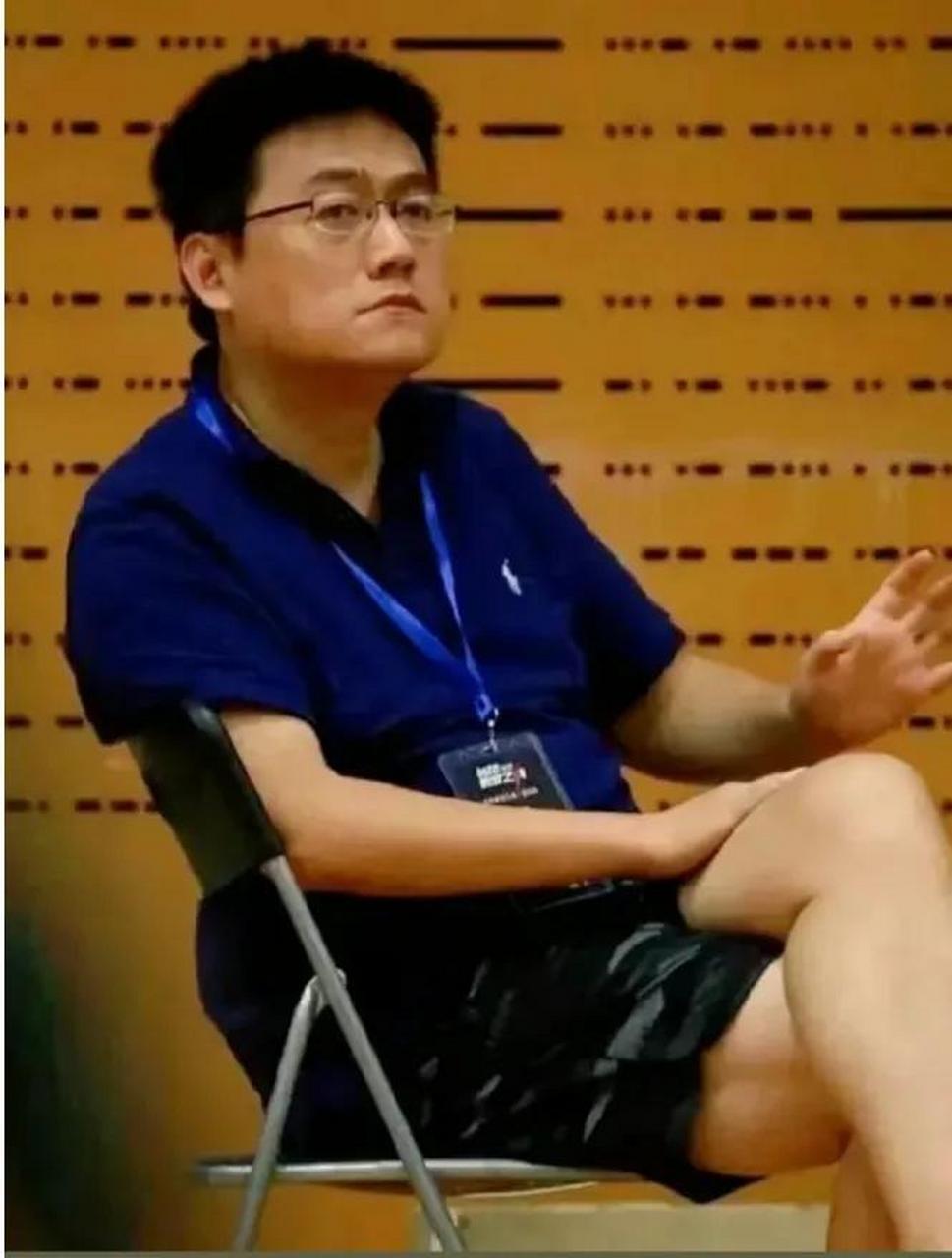 这么小私下玩得这么花,前有哇唧唧哇,后有时代峰峻,李飞和龙丹妮是签