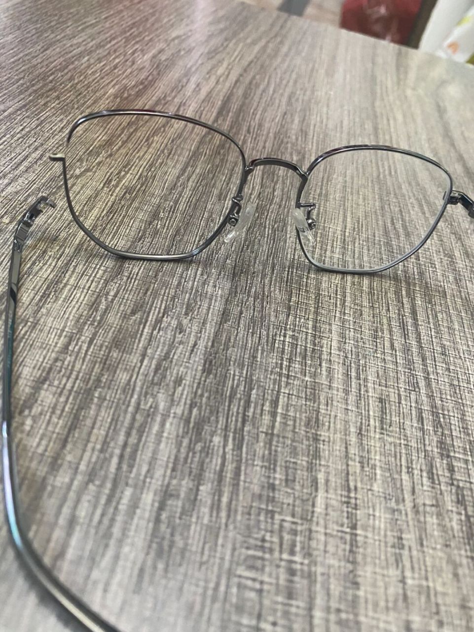 眼镜框被我坐坏了010101 这眼镜框还能修吗,真的好心疼呀,过年