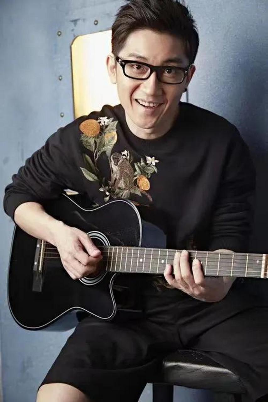 《夏洛特烦恼》的同名歌曲竟然也是他的杰作,当年他参加《中国好声音