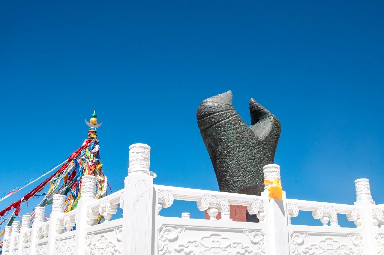 位于青海省果洛州玛多县,是中华民族母亲河黄河的发源地