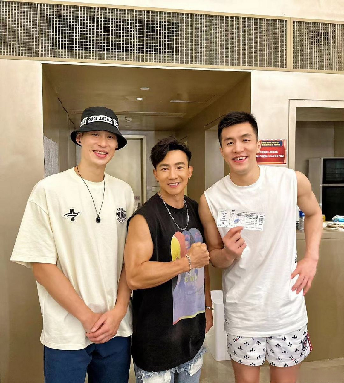 郭艾伦拍林书豪跳本草纲目##郭艾伦太爱周杰伦了