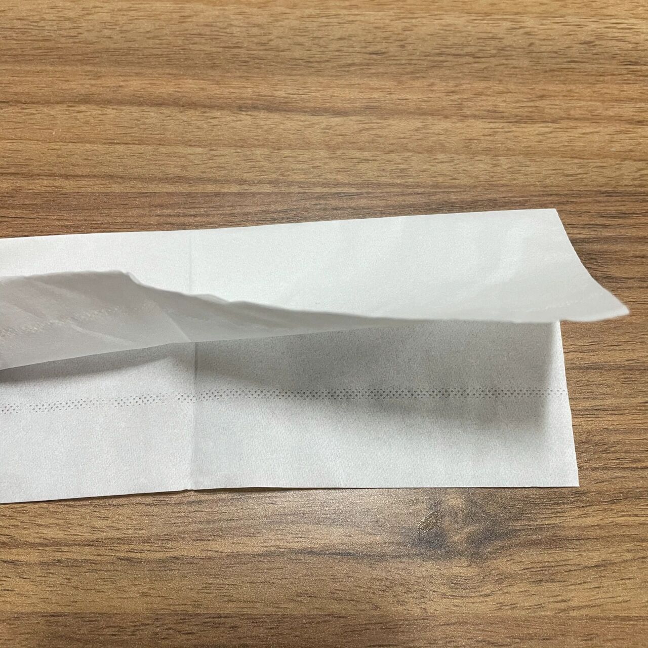 纸巾玫瑰花95 16615纸巾对折05 26615折成小三角形,然后