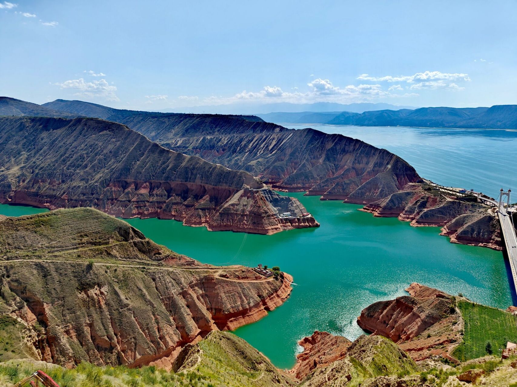 刘家峡水库     今天开车到距离西固区50公里的刘家峡水库,中午先在